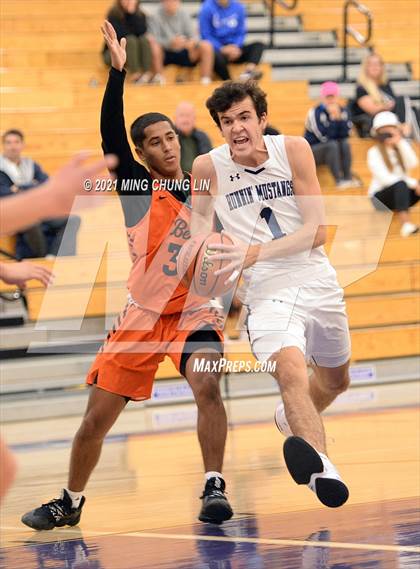 Thumbnail 3 in Trabuco Hills vs. Huntington Beach (Mariko Memorial Classic) photogallery.