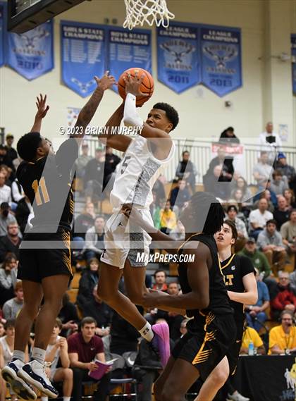 Thumbnail 1 in Roosevelt vs. Tualatin (Les Schwab Invitational) photogallery.