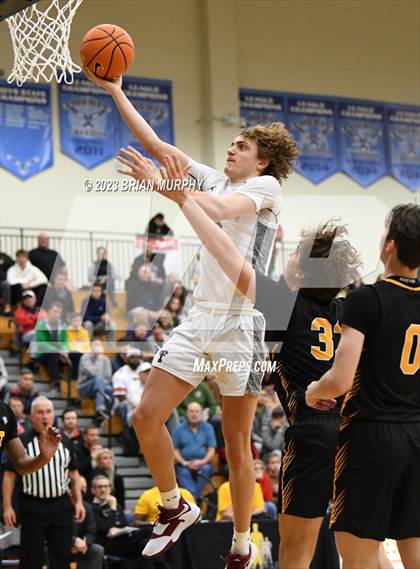Thumbnail 1 in Roosevelt vs. Tualatin (Les Schwab Invitational) photogallery.