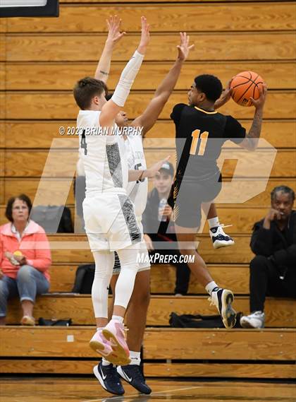 Thumbnail 1 in Roosevelt vs. Tualatin (Les Schwab Invitational) photogallery.