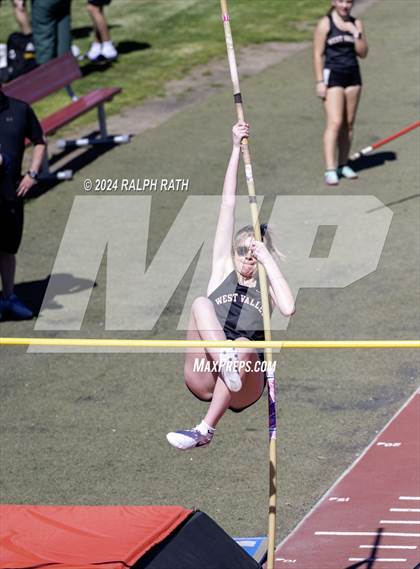 Thumbnail 3 in Corning Invitational photogallery.