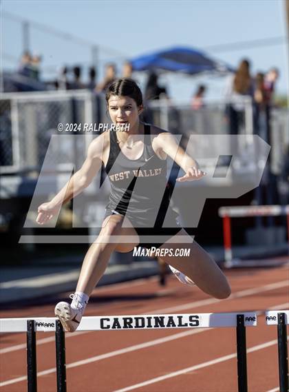 Thumbnail 3 in Corning Invitational photogallery.