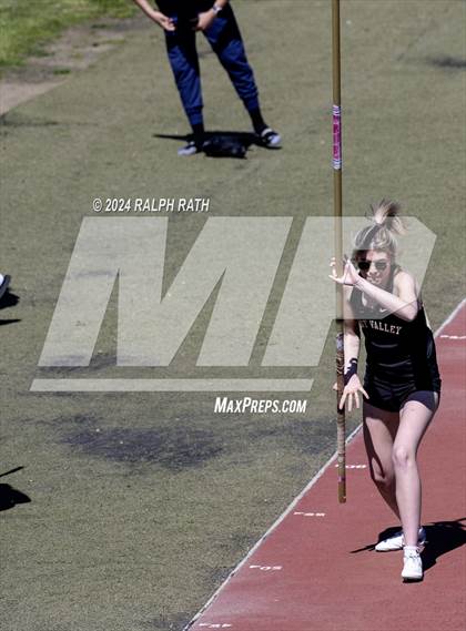 Thumbnail 3 in Corning Invitational photogallery.