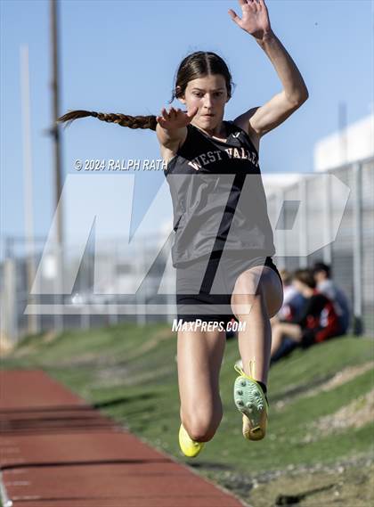 Thumbnail 3 in Corning Invitational photogallery.