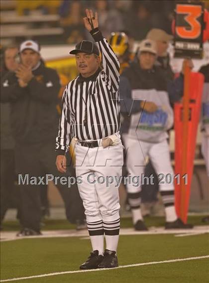 Thumbnail 3 in Del Oro vs. Oakdale (CIF SJS D3 Final) photogallery.