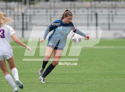 Thumbnail 3 in Evergreen vs. Holy Family (CHSAA 4A Championship) photogallery.