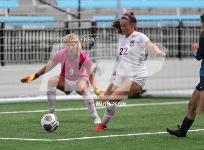 Thumbnail 3 in Evergreen vs. Holy Family (CHSAA 4A Championship) photogallery.