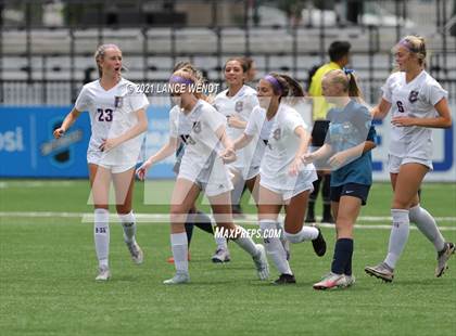 Thumbnail 2 in Evergreen vs. Holy Family (CHSAA 4A Championship) photogallery.