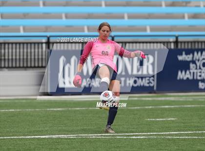 Thumbnail 2 in Evergreen vs. Holy Family (CHSAA 4A Championship) photogallery.