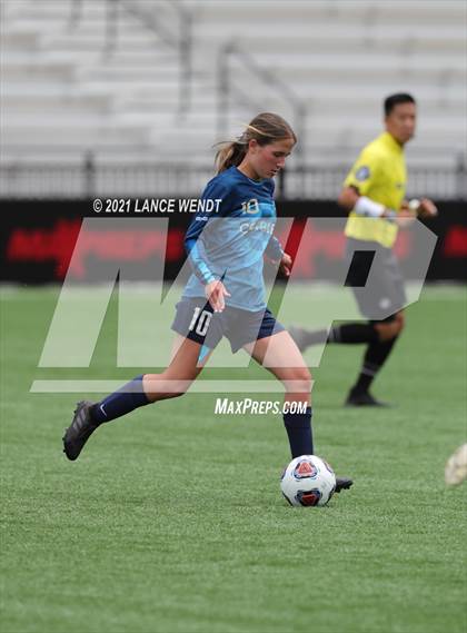 Thumbnail 2 in Evergreen vs. Holy Family (CHSAA 4A Championship) photogallery.