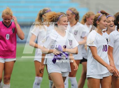 Thumbnail 2 in Evergreen vs. Holy Family (CHSAA 4A Championship) photogallery.