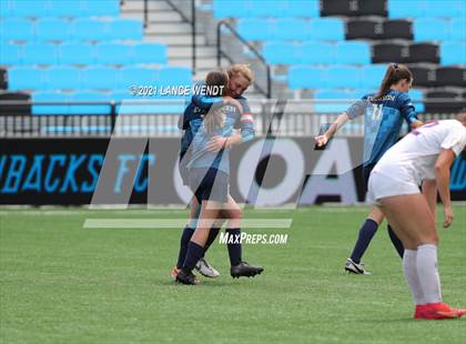 Thumbnail 3 in Evergreen vs. Holy Family (CHSAA 4A Championship) photogallery.