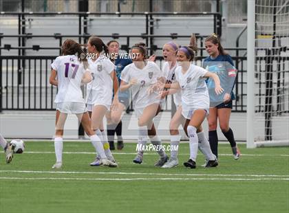 Thumbnail 3 in Evergreen vs. Holy Family (CHSAA 4A Championship) photogallery.