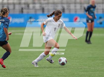 Thumbnail 3 in Evergreen vs. Holy Family (CHSAA 4A Championship) photogallery.