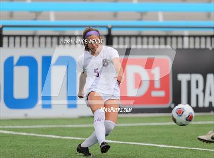 Thumbnail 2 in Evergreen vs. Holy Family (CHSAA 4A Championship) photogallery.