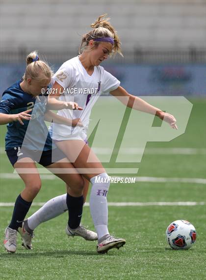 Thumbnail 2 in Evergreen vs. Holy Family (CHSAA 4A Championship) photogallery.
