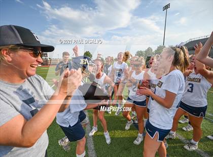 Thumbnail 2 in Evergreen vs. Castle View (CHSAA 4A State Final) photogallery.
