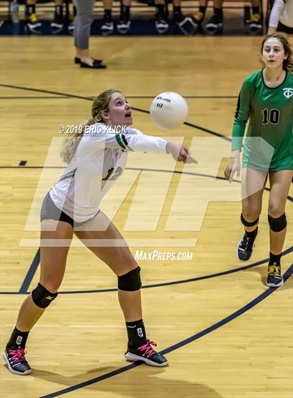Thumbnail 2 in Tampa Catholic @ Land O' Lakes photogallery.