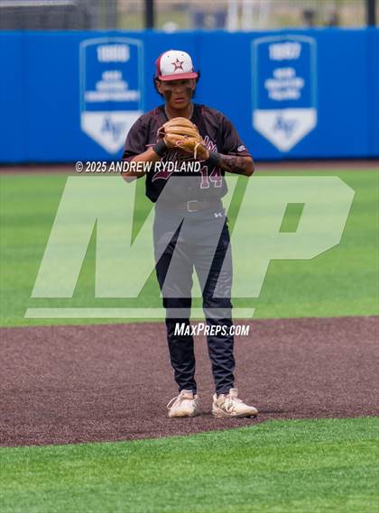 Thumbnail 1 in Windsor vs. Cheyenne Mountain (CHSAA 4A Round 4) photogallery.