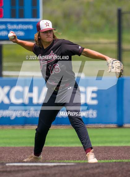 Thumbnail 2 in Windsor vs. Cheyenne Mountain (CHSAA 4A Round 4) photogallery.