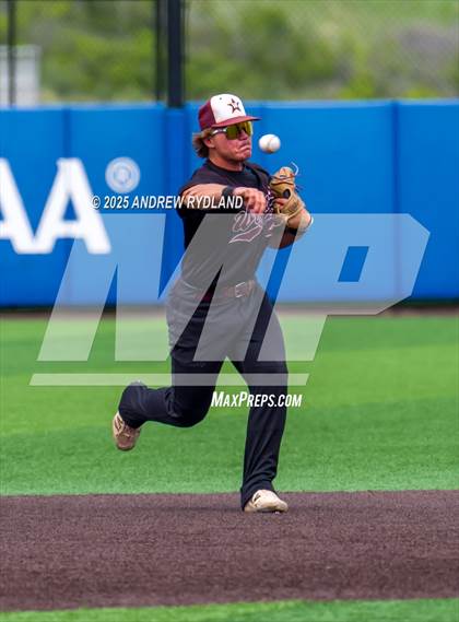 Thumbnail 1 in Windsor vs. Cheyenne Mountain (CHSAA 4A Round 4) photogallery.