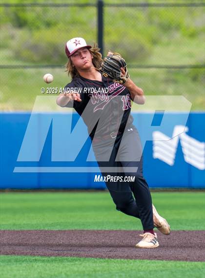 Thumbnail 2 in Windsor vs. Cheyenne Mountain (CHSAA 4A Round 4) photogallery.