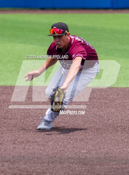 Thumbnail 3 in Windsor vs. Cheyenne Mountain (CHSAA 4A Round 4) photogallery.