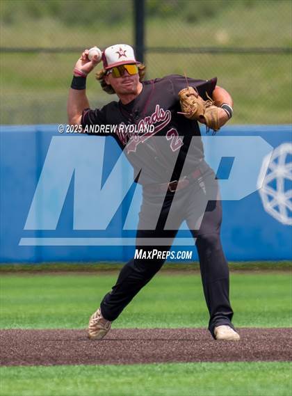 Thumbnail 3 in Windsor vs. Cheyenne Mountain (CHSAA 4A Round 4) photogallery.
