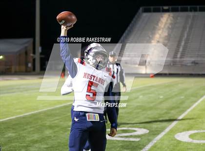 Thumbnail 3 in Palestine vs. Life Waxahachie (UIL 4A Division 1 Region 3 Bi-District) photogallery.