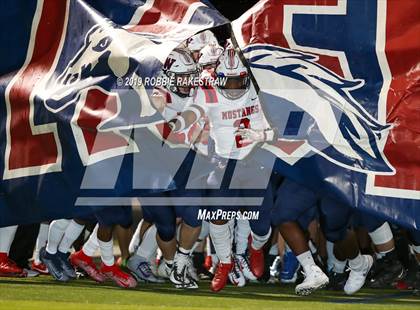 Thumbnail 3 in Palestine vs. Life Waxahachie (UIL 4A Division 1 Region 3 Bi-District) photogallery.