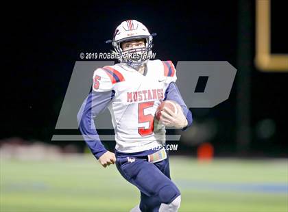 Thumbnail 2 in Palestine vs. Life Waxahachie (UIL 4A Division 1 Region 3 Bi-District) photogallery.