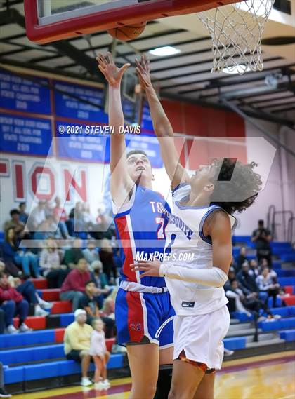 Thumbnail 2 in Mesquite vs. Mountain View photogallery.