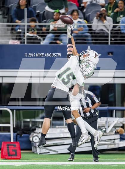 Thumbnail 3 in Carroll vs. DeSoto (UIL 6A DI Area Playoff) photogallery.