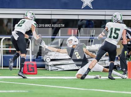 Thumbnail 2 in Carroll vs. DeSoto (UIL 6A DI Area Playoff) photogallery.