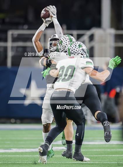 Thumbnail 2 in Carroll vs. DeSoto (UIL 6A DI Area Playoff) photogallery.
