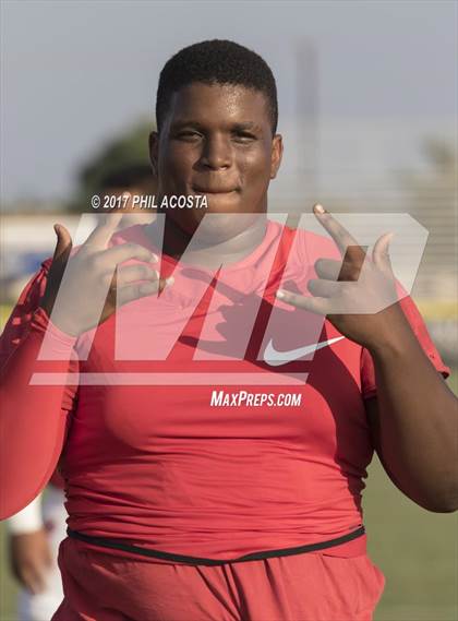 Thumbnail 3 in Bishop Amat vs Mater Dei photogallery.