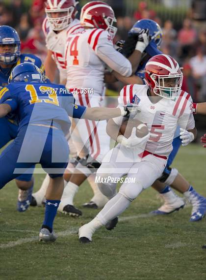 Thumbnail 2 in Bishop Amat vs Mater Dei photogallery.
