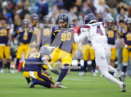 Thumbnail 1 in Highland Park vs. Ryan (UIL Class 5A D1 Quarterfinals) photogallery.