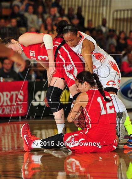 Thumbnail 2 in Chaminade vs. Mater Dei (CIF SS Open Division Final) photogallery.