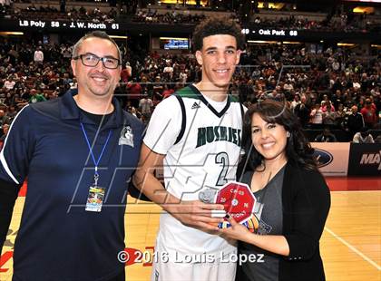 Thumbnail 1 in Chino Hills vs. Sierra Canyon (CIF SS Open Division Final) photogallery.