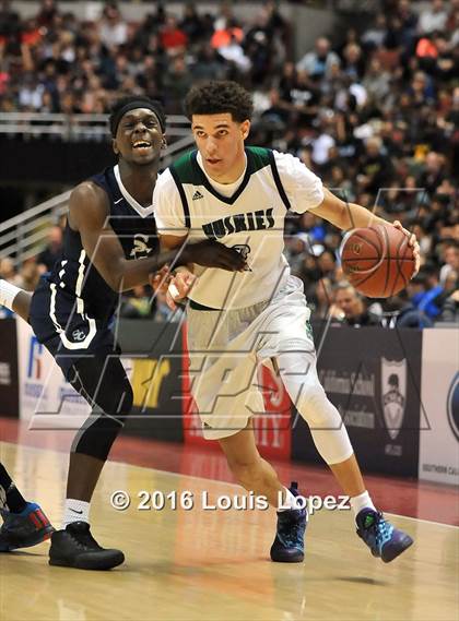Thumbnail 1 in Chino Hills vs. Sierra Canyon (CIF SS Open Division Final) photogallery.