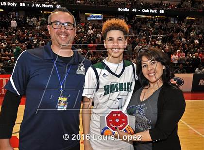 Thumbnail 2 in Chino Hills vs. Sierra Canyon (CIF SS Open Division Final) photogallery.