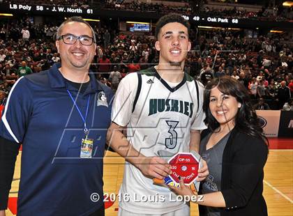 Thumbnail 3 in Chino Hills vs. Sierra Canyon (CIF SS Open Division Final) photogallery.