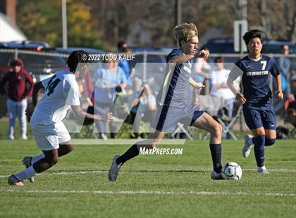 Thumbnail 3 in Maloney vs Newington (CIAC Class LL First Round) photogallery.