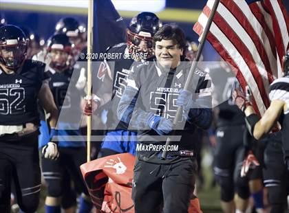 Thumbnail 3 in Arrowhead vs Muskego (WIAA Round 1 Playoff) photogallery.