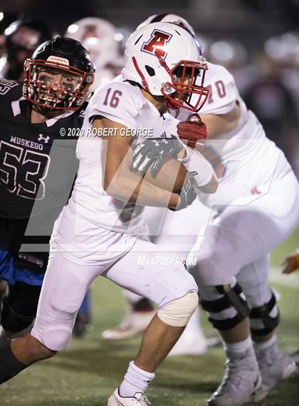 Thumbnail 3 in Arrowhead vs Muskego (WIAA Round 1 Playoff) photogallery.