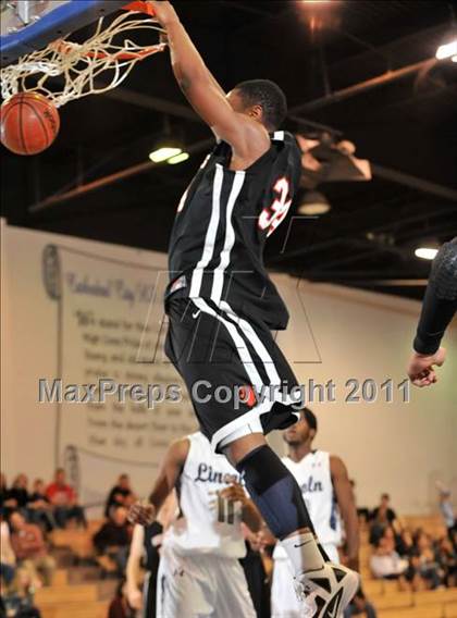 Thumbnail 2 in Harvard-Westlake vs. Lincoln (MaxPreps Holiday Classic) photogallery.