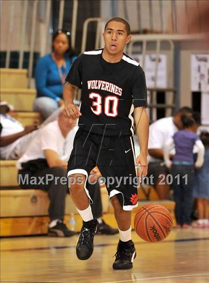 Thumbnail 2 in Harvard-Westlake vs. Lincoln (MaxPreps Holiday Classic) photogallery.