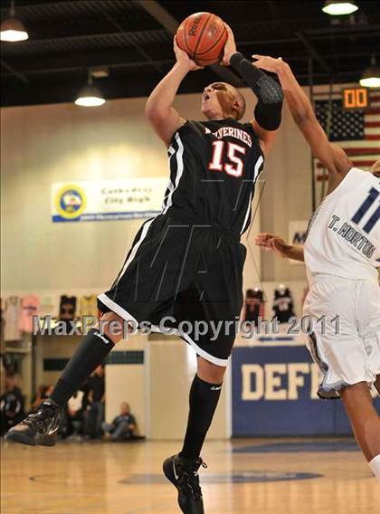Thumbnail 1 in Harvard-Westlake vs. Lincoln (MaxPreps Holiday Classic) photogallery.