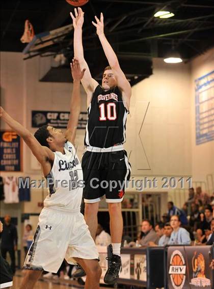 Thumbnail 1 in Harvard-Westlake vs. Lincoln (MaxPreps Holiday Classic) photogallery.